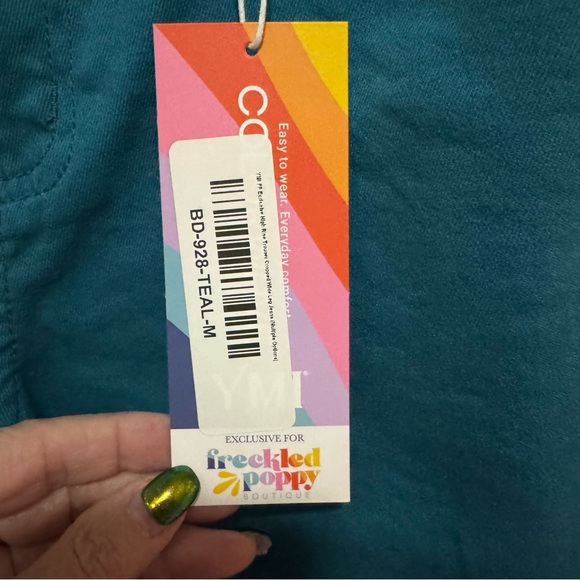 YMI - Cropped Teal Jeans - size Med NWT - Picture 12 of 15